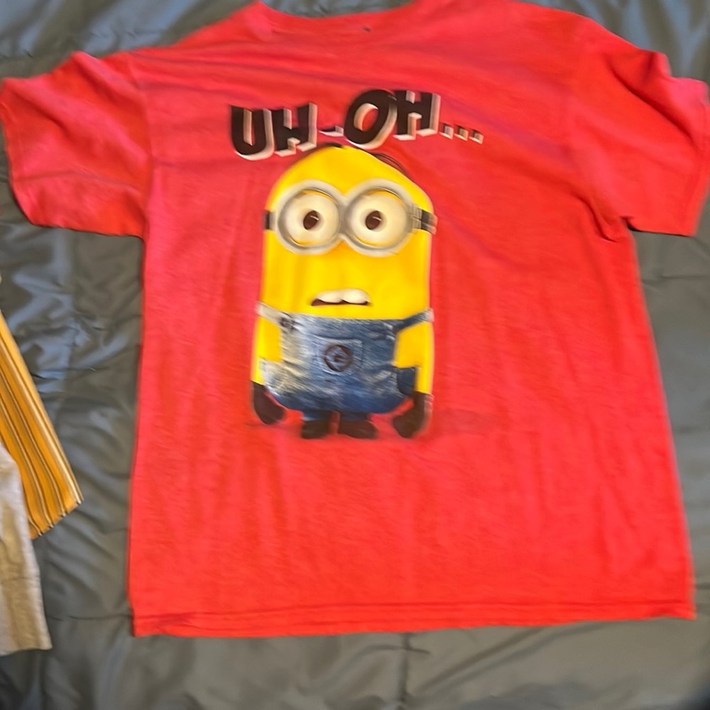 Red Minions “Uh-Oh” Despicable Me Shirt LARGE